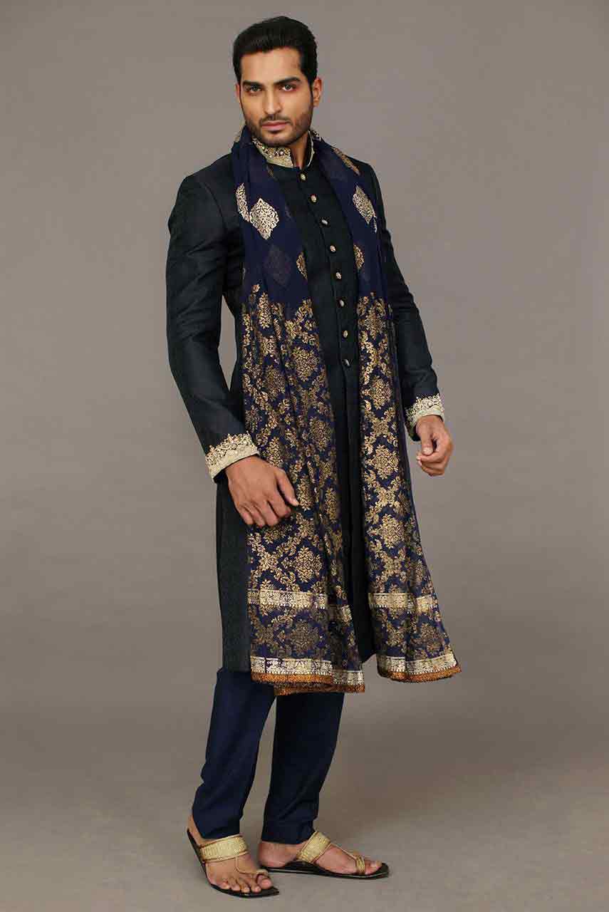 new stylish pakistani groom wedding sherwani designs 2017 for mehndi with embroidered dupatta