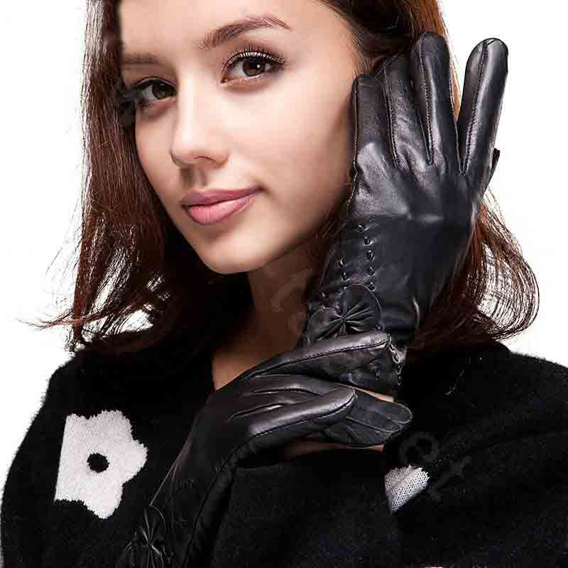 latest gloves for ladies latest winter fashion accessories trend 2017 2018 in Pakistan