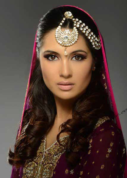 amazing one sided best matha patti or maang tikka hairstyles for party 2017 with curly hair