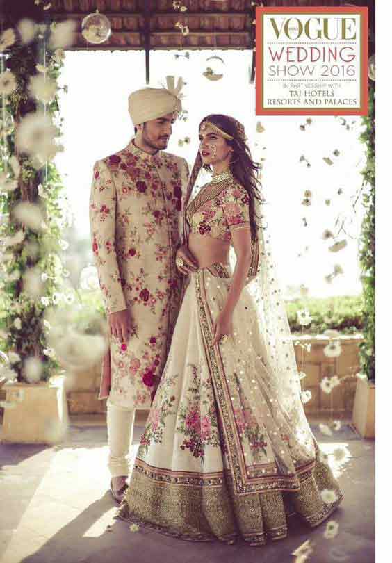 Bridal in white and red lehnga choli with dupatta and groom in matching sherwani with turban latest indian and pakistani wedding matching dress combinations for bride and groom 2017