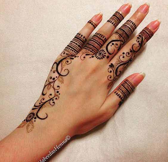 Minimal fingers mehndi