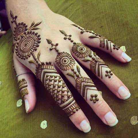 Pointed mehndi for fingers