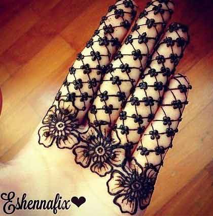 Dotted net mehndi for fingers