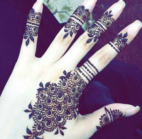 Elegant finger mehndi design