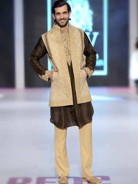 Best short sherwani with off white jacket and cream pajama new short sherwani styles 2017 sherwani for men in pakistan