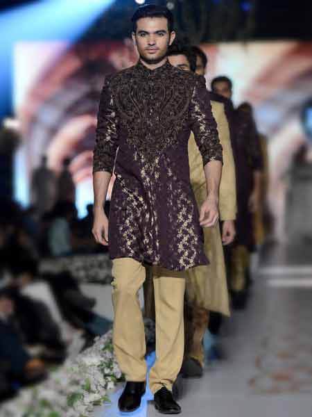 latest magenta short sherwani for men with skin pajama new short sherwani styles 2017 sherwani for men in pakistan