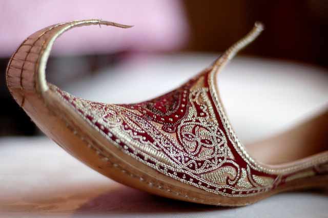 Best maroon embroidered men wedding khussa styles 2017 new sherwani khussa shoes