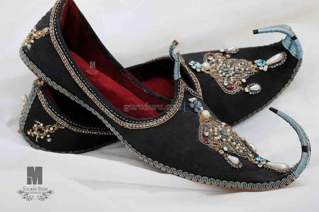 Latest black khussa with kundan and tilla work wedding khussa styles 2017 new sherwani khussa shoes for men