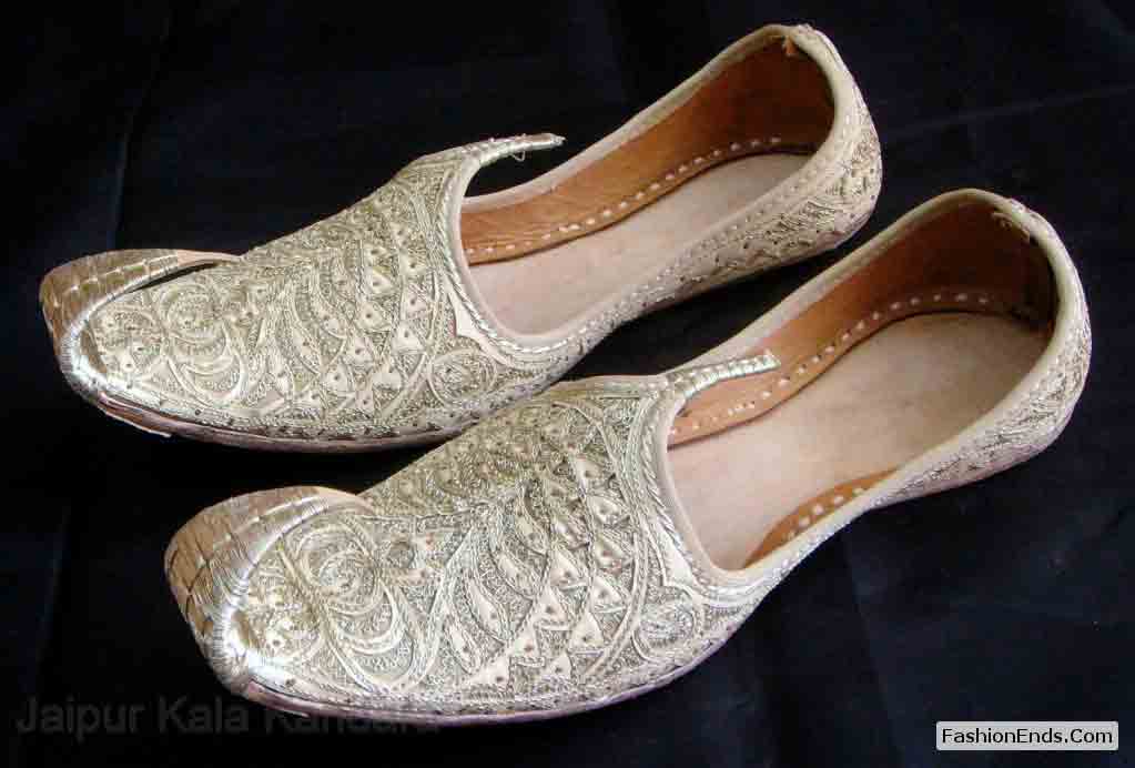 Latest off white tilla khussa with embroidery wedding khussa styles 2017 new sherwani khussa shoes for men