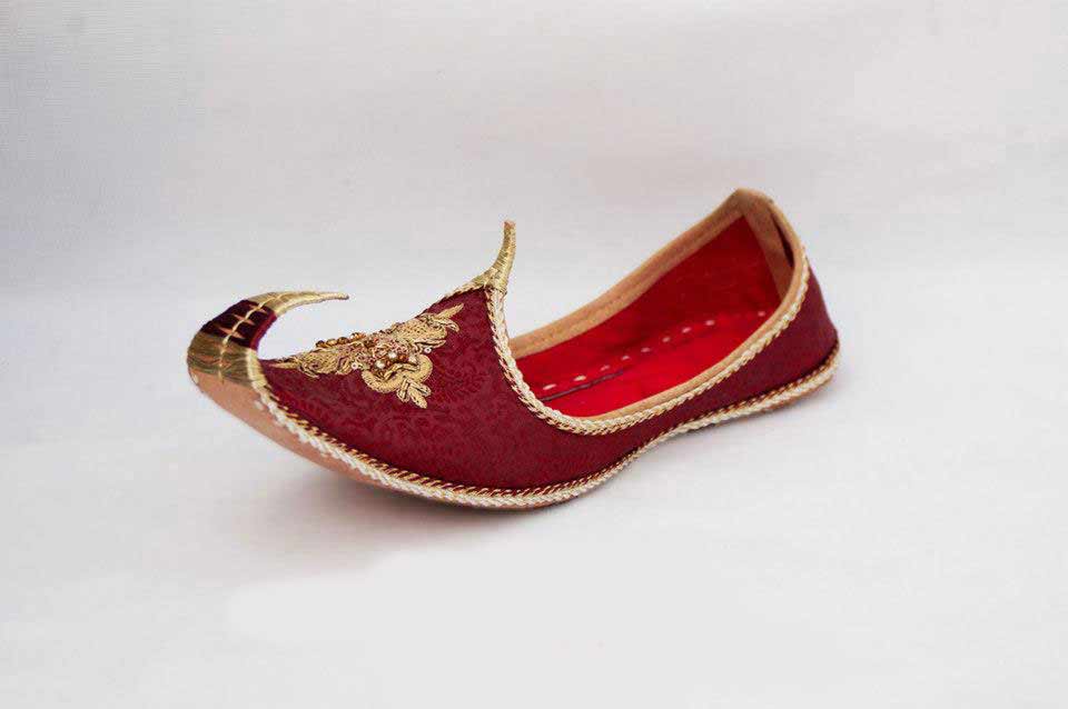 Best maroon embroidered khussa with golden work wedding khussa styles 2017 new sherwani khussa shoes for men