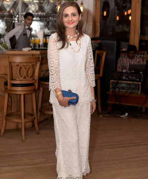 white fancy dresses pakistani