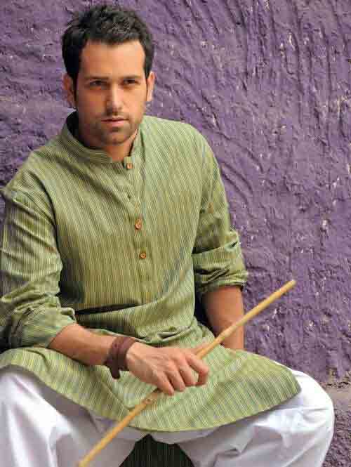 Light green kurta with white shalwar for Pakistan independence day dresses for boys 2017