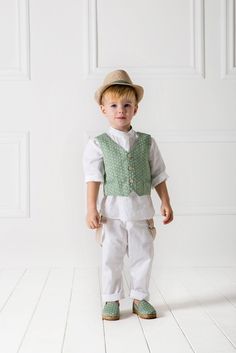 white shalwar kameez with green waistcoat for 14th august dresses for baby boys in Pakistan 2017