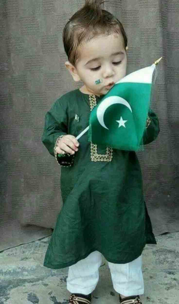 Green kurta kameez with white shalwar for 14th august dresses for baby boys in Pakistan 2017