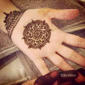 Simple gol tikka mehndi designs for boys hands 2017