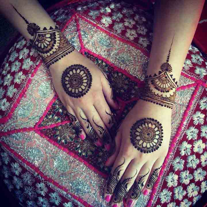 Bridal simple gol tikka mehndi designs 2017 for back hands