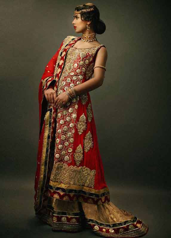 Best Pakistani bridal dress in red and golden color combinations 2018