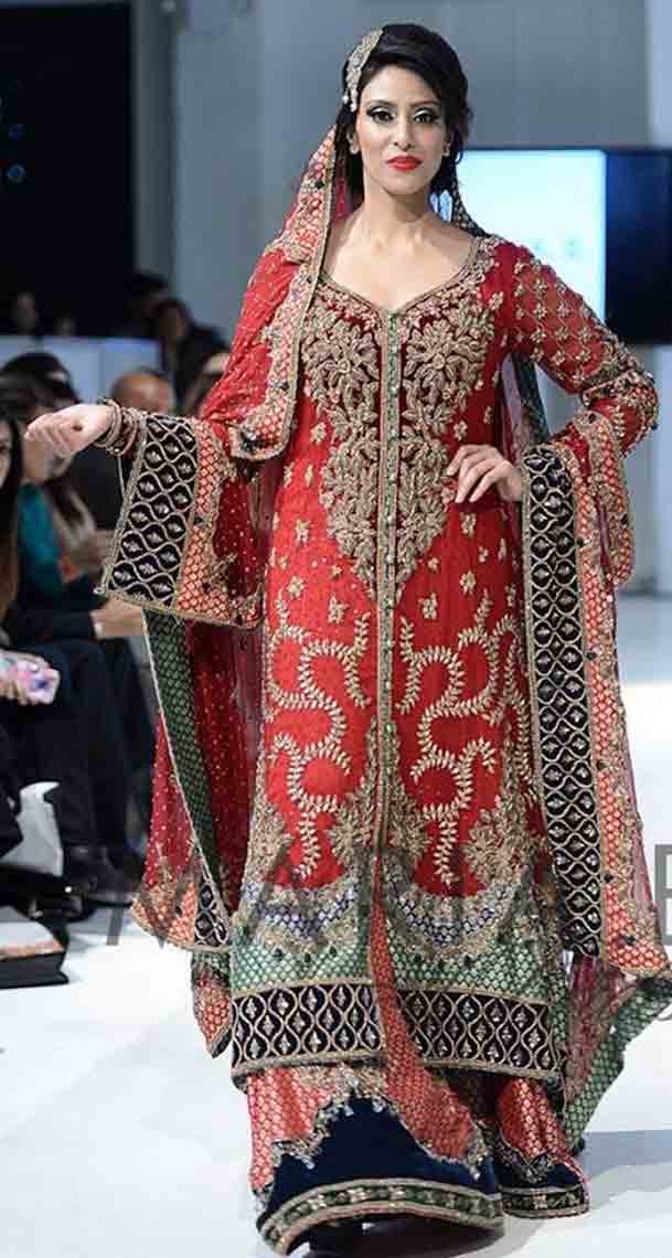 Gorgeous Pakistani bridal dress in red and golden color combinations 2018