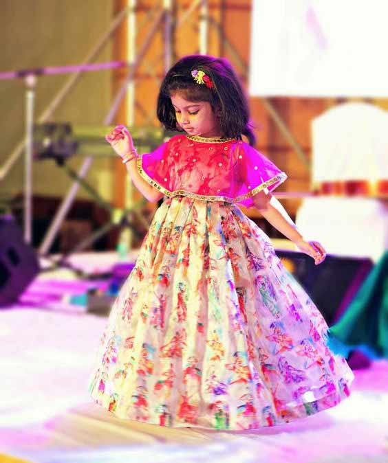 Best white and pink lehnga choli for kids 