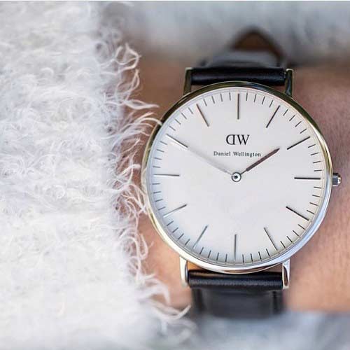 Latest wrist watches fashion accessories for women in Pakistan