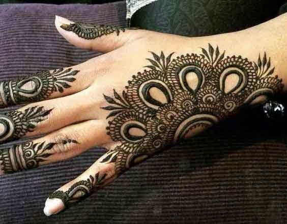 Rhythmic twirls mehndi