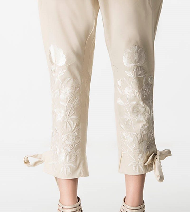 Knotted straight trousers in Pakistan