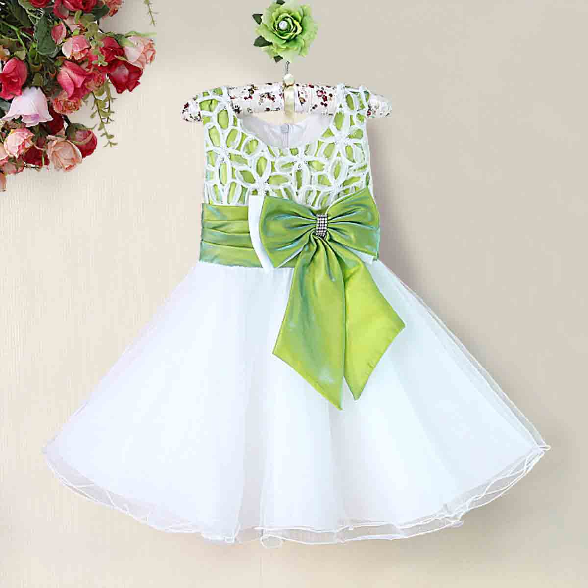 Baby girl frock designs with bow for 14 August in Pakistan