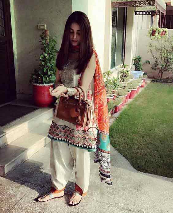 Lawn kameez shalwar stitching styles in Pakistan