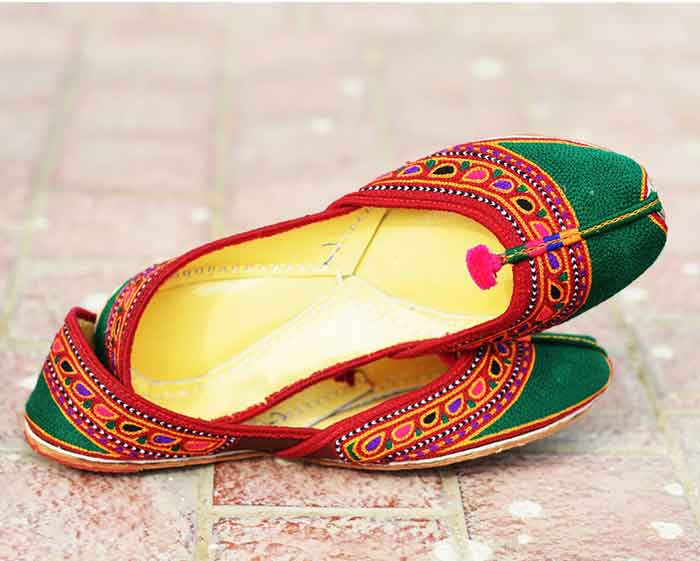 Printed green and red khussa styles in Pakistan