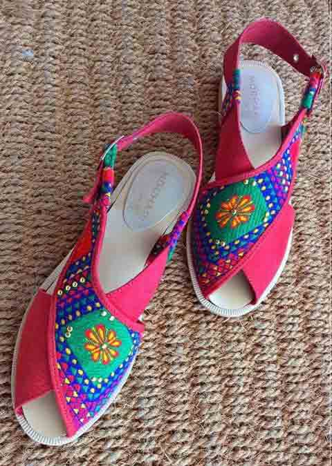 Red and blue peshawari chappal for girls in Pakistan