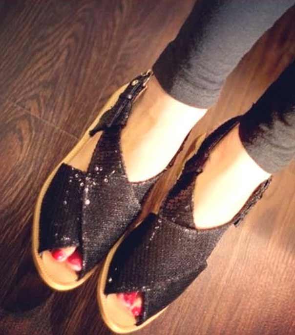 Black shimmery Peshawari chappal for girls