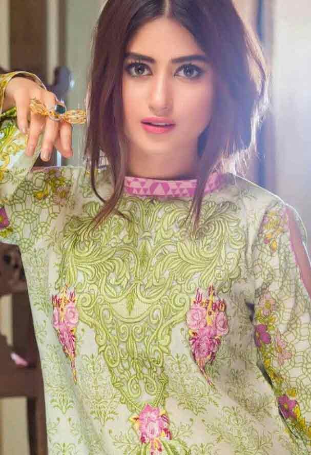 Center partition with loose front hairstyle for eid