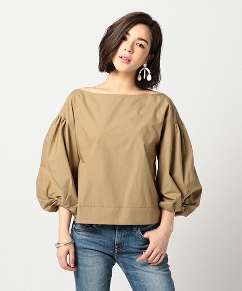 Beautiful puff sleeve shirt with jeans