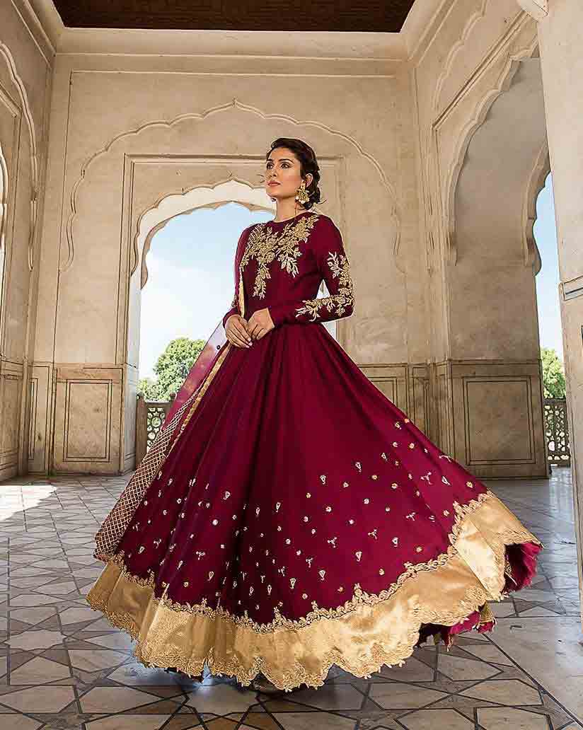 Latest Wedding Long Frock Designs In Pakistan For 2023-24 ...