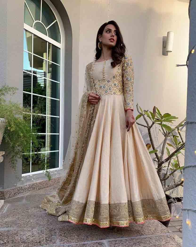Latest Wedding Long Frock Designs In Pakistan For 2023-24 ...