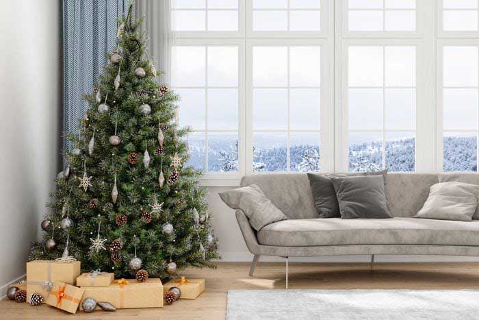 Natural tone Xmas tree decor ideas 