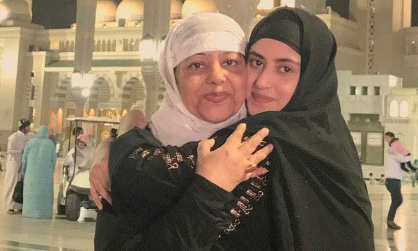 Sajal Ali with her mother Rahat
